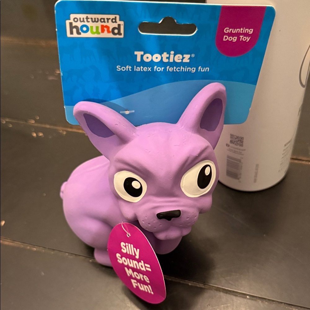 Outward Hound Tootiez Grunting Toy in Purple